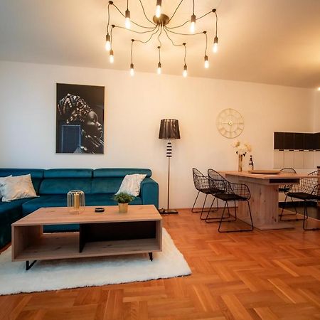 Lux Stan Na Dan Pozarevac Apartment ภายนอก รูปภาพ