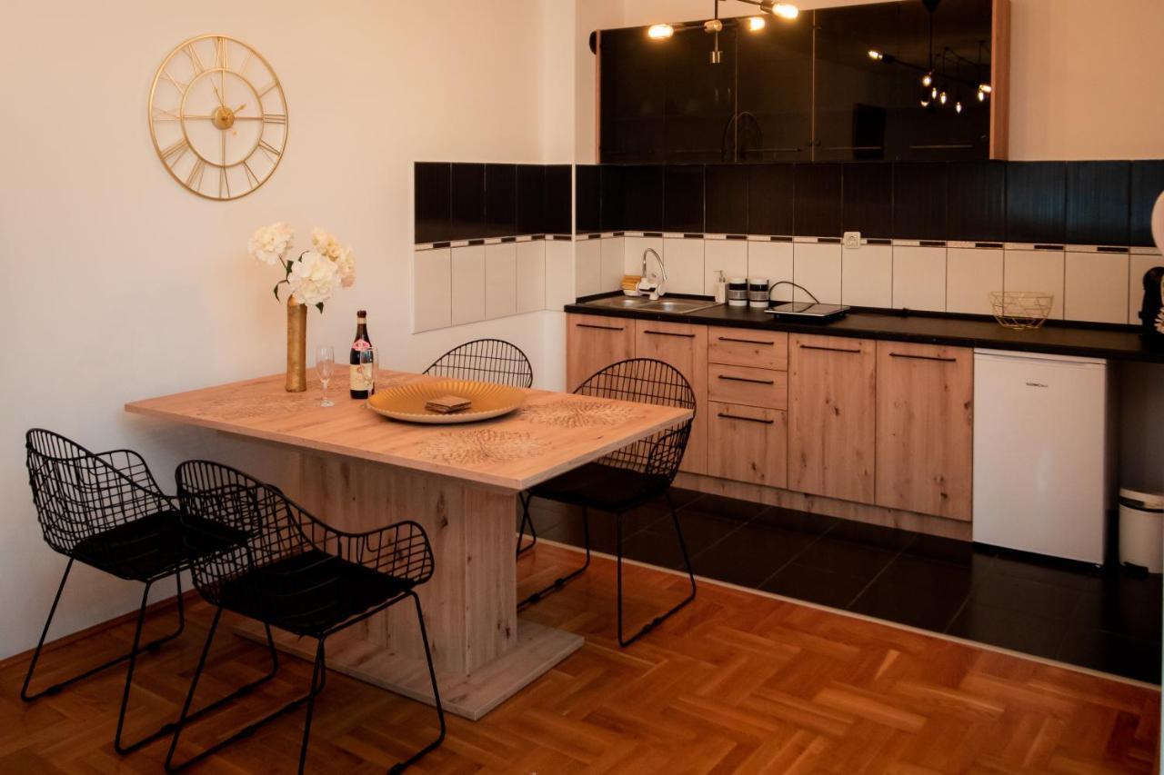 Lux Stan Na Dan Pozarevac Apartment ภายนอก รูปภาพ