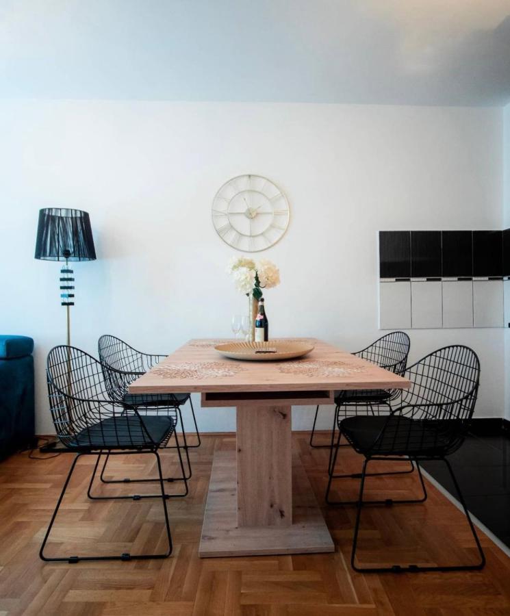 Lux Stan Na Dan Pozarevac Apartment ภายนอก รูปภาพ