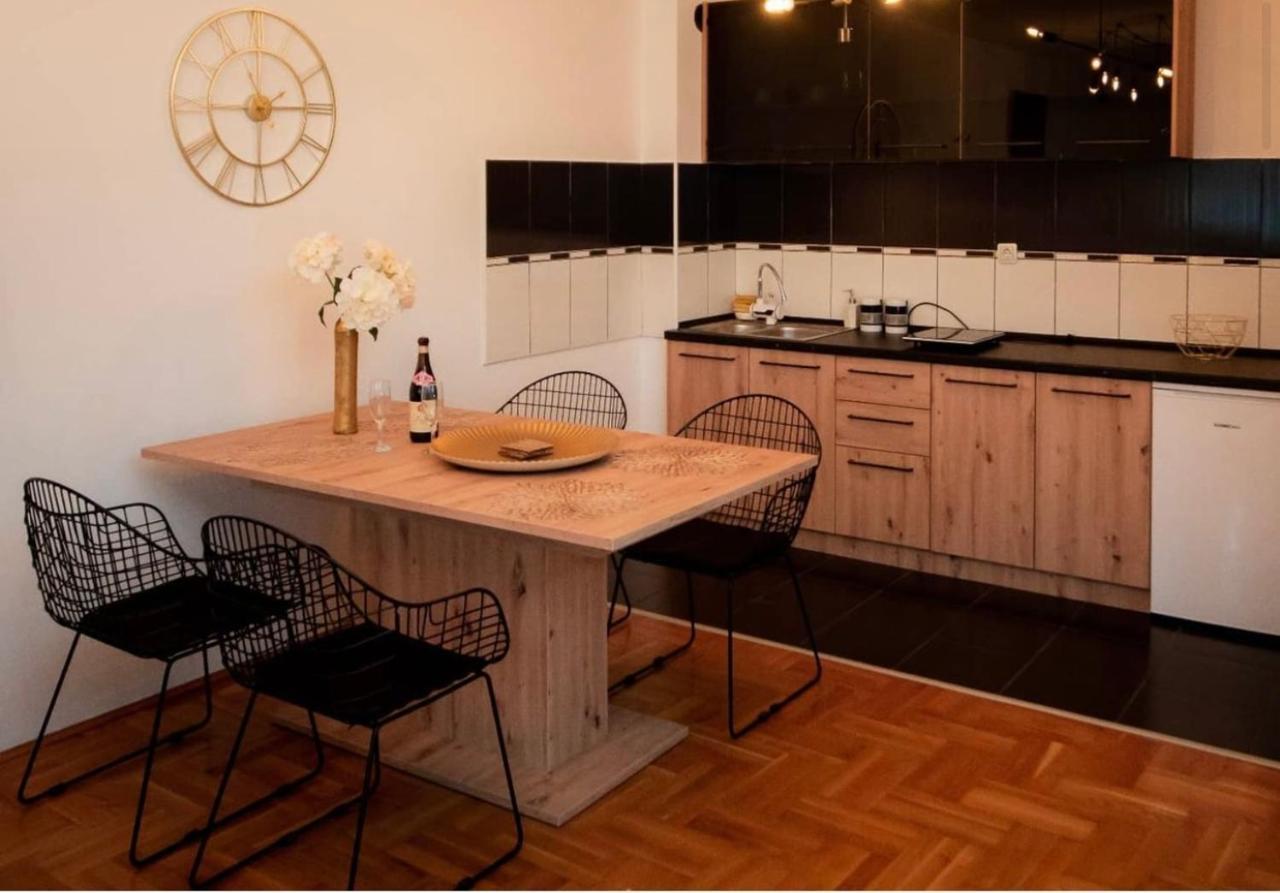 Lux Stan Na Dan Pozarevac Apartment ภายนอก รูปภาพ