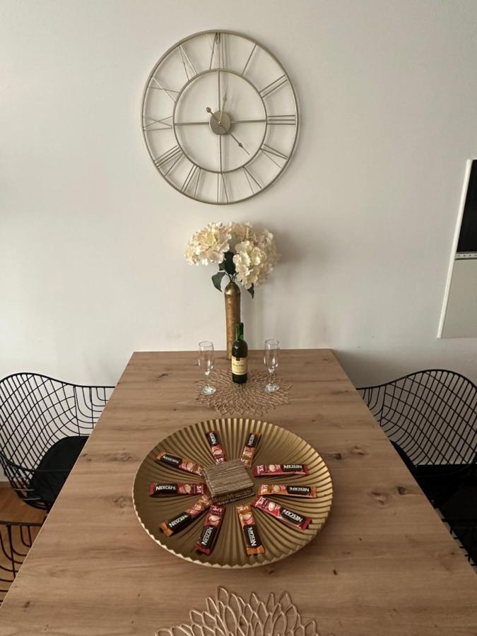 Lux Stan Na Dan Pozarevac Apartment ภายนอก รูปภาพ